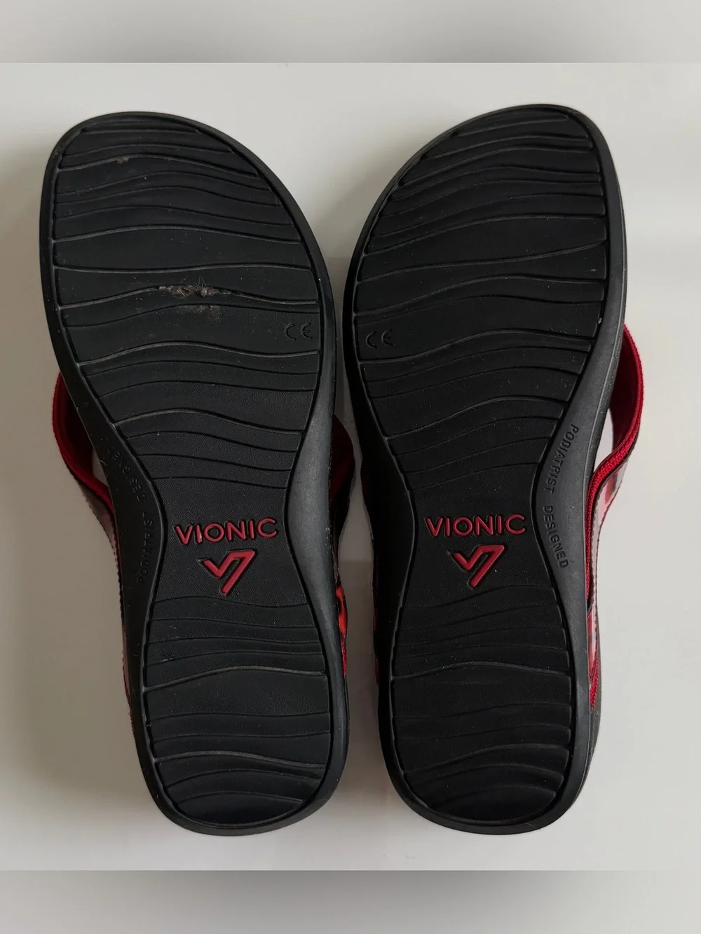 Vionic Red and Black Leopard-Print Thong Sandals
